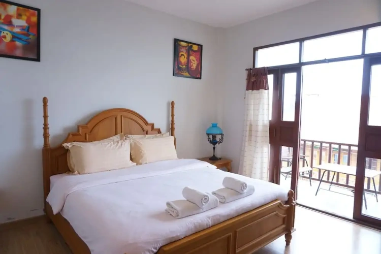 Suite with balcony and with river view