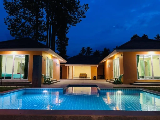 Suite with pool view