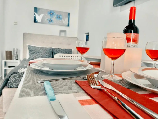 lOLAOS SUITE 2