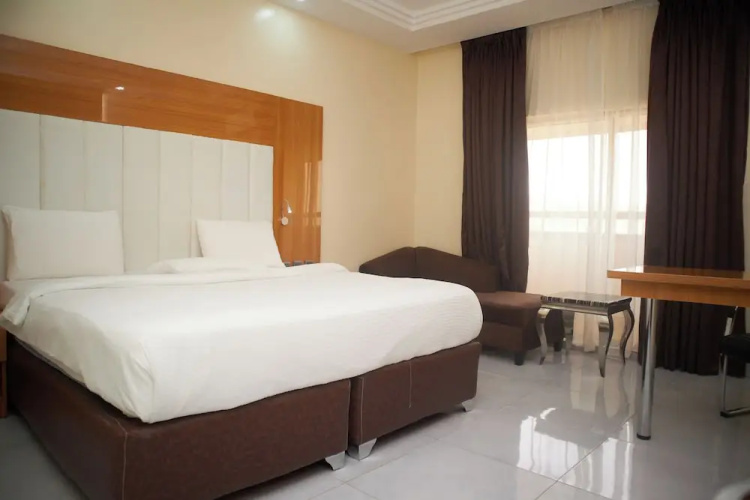 Royalbirds Hotel & Towers
