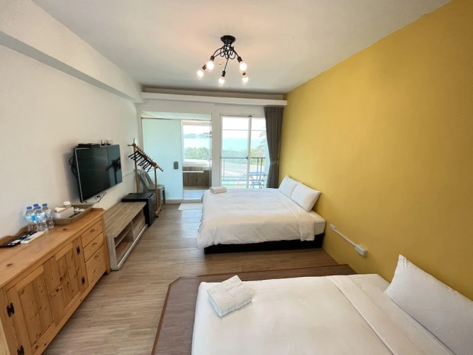 Standard Quadruple Family room with balcony and with bay view