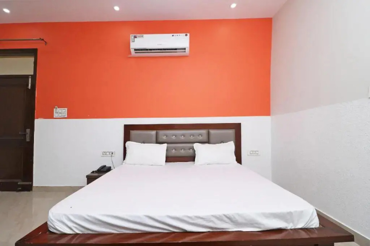 Hotel Red Flag By OYO Rooms