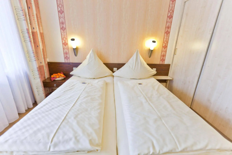 Allee Hotel Leidinger