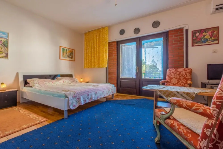 Apartments Luji