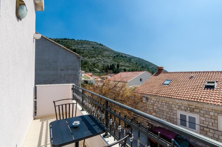 1 Bedroom Apartment with balcony and with sea view