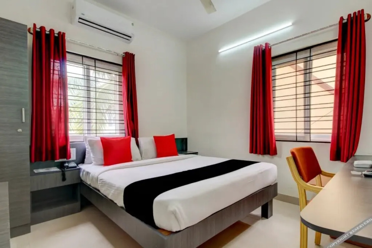 Capital O 76540 Hotel Slice