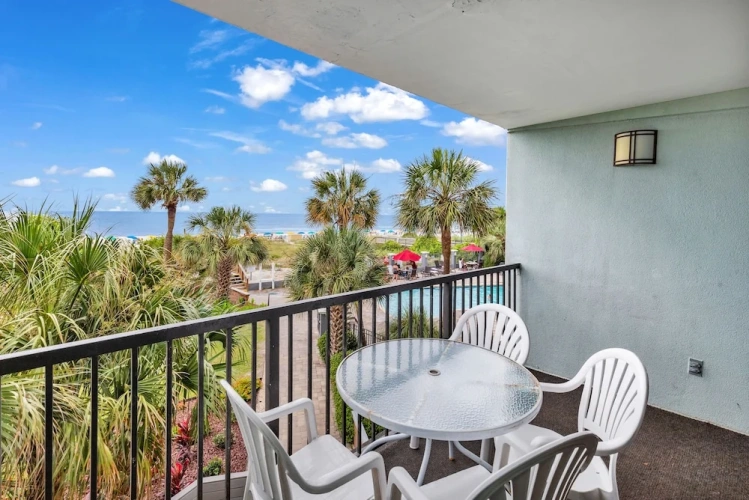2 Bedrooms Superior room with balcony and with ocean view