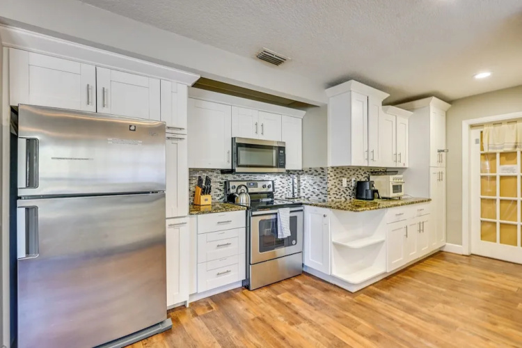 Dock & Beautiful Views! Spacious Bellows Lake Gem
