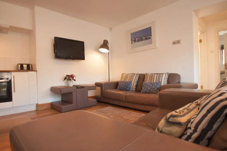 Just B - Apartment 4