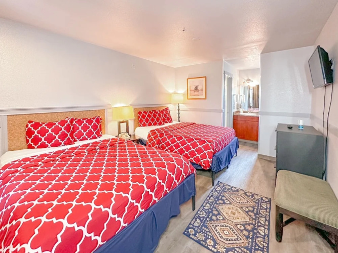 Econo Lodge North