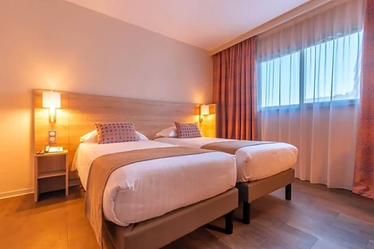 2 Bedrooms Standard room with city view