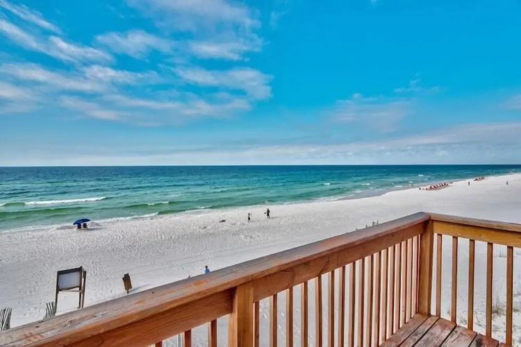3 Bedrooms Cottage beachfront