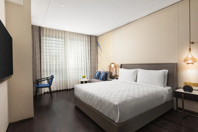 HUALUXE Shanghai Changfeng Park by IHG