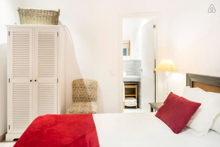 Explore a Walkable Neighborhood around a Comfy Apartment