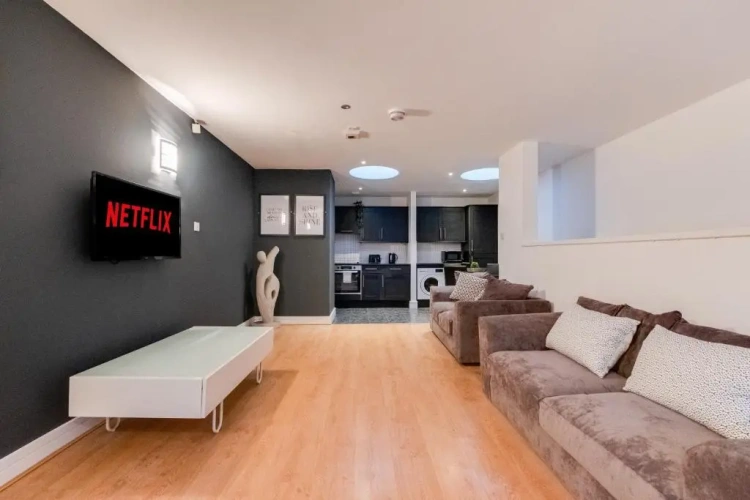 2 Bedrooms Apartment