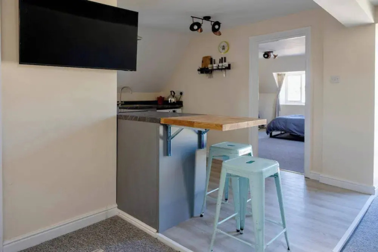 Cozy Corsham Apartment With 2 Bedrooms