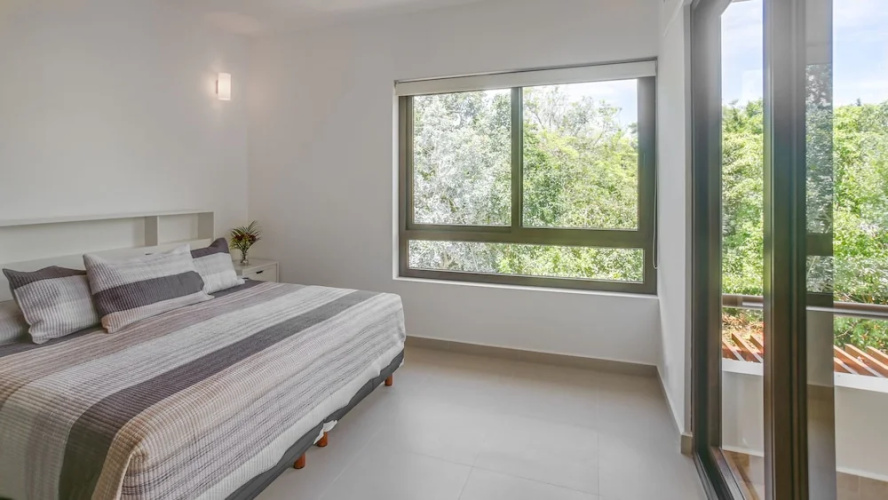 SIU M6 Second floor Condo by Gate48