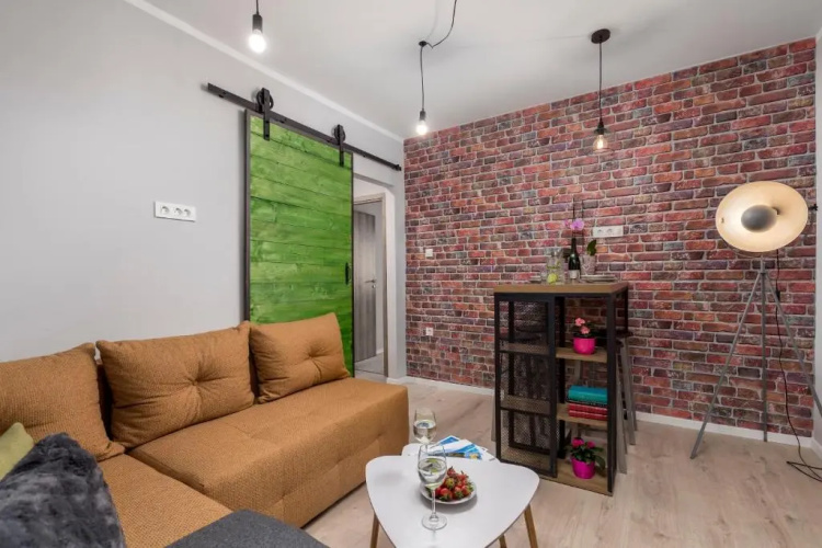 4 Season Apartments