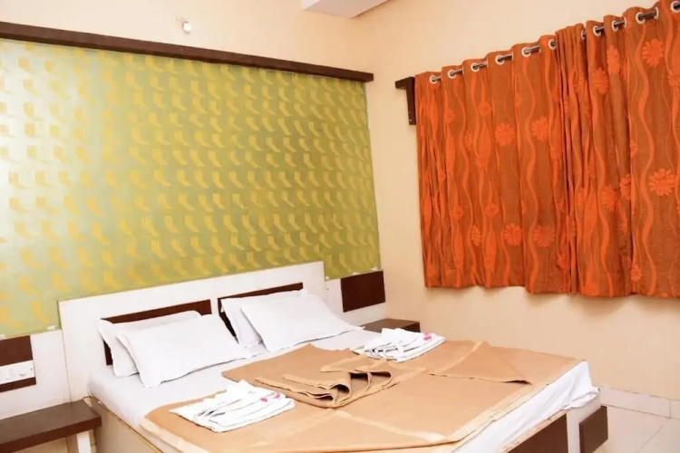 Hotel Sai Varsha