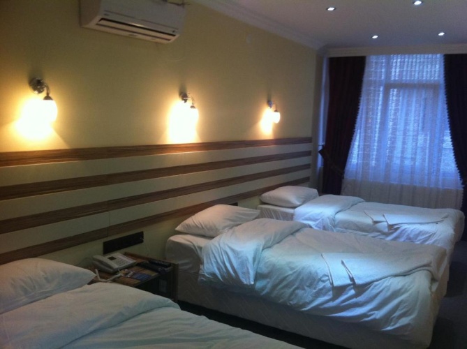 Standard Triple room