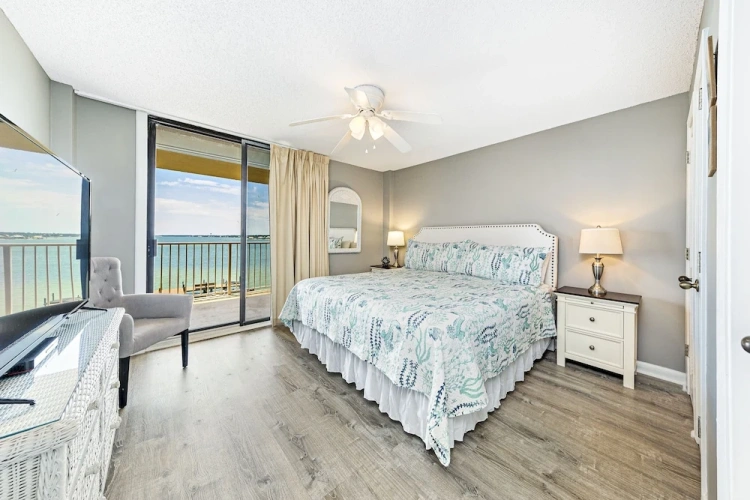 2 Bedrooms Standard Double room with balcony and with bay view