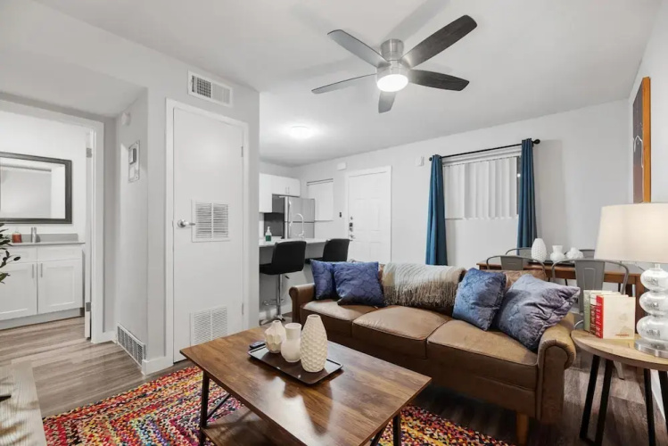 Stylish 1BR Near UT Highland Evonify