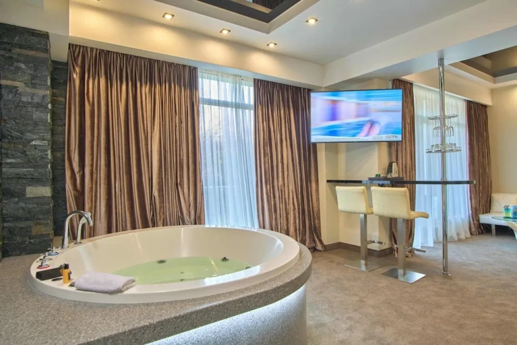 1 Bedroom Luxury Double room with balcony