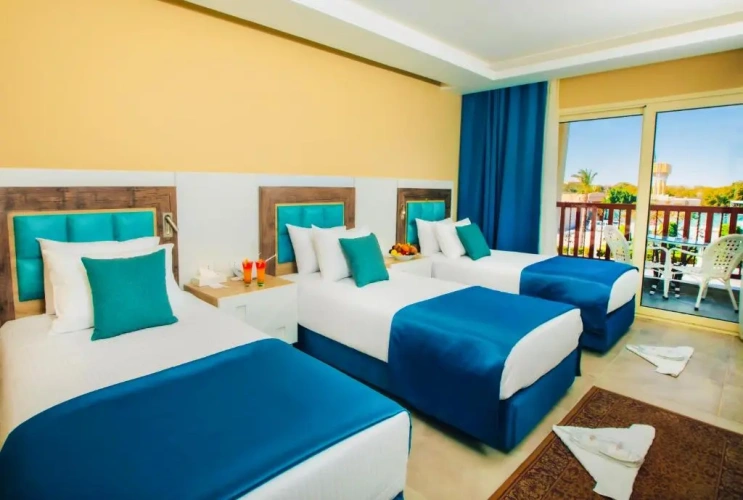 Standard Triple room