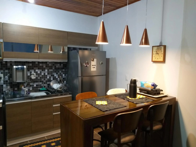 Quarto 02, cama Queen com banheiro compartilhado