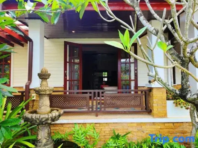 Secure 3 Bedroom Villa near beach