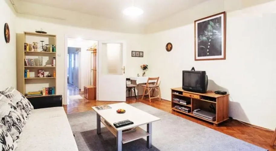 Toldy Apartment