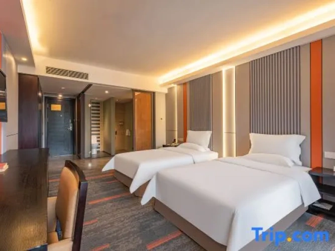 Standard Twin room with garden view