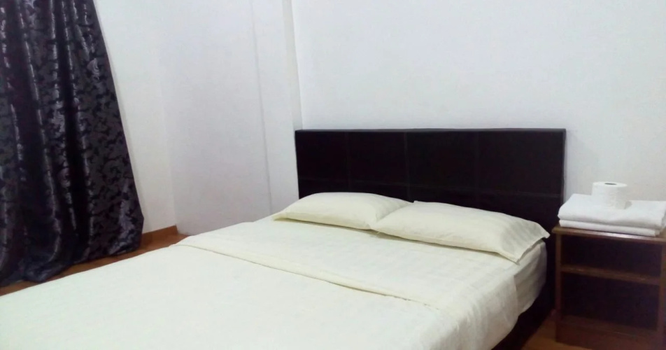 UFO Capsule Hotel
