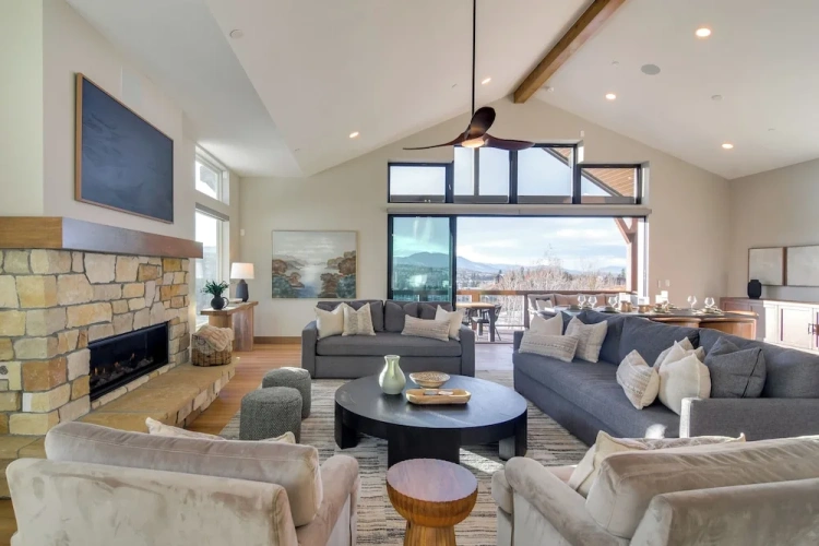 4 Bedrooms Cottage with balcony