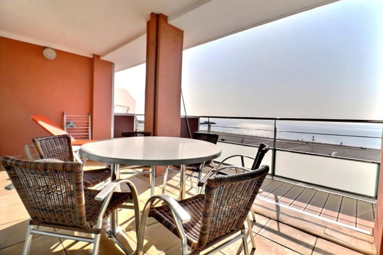 3 Bedrooms Apartment