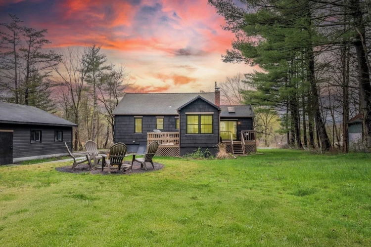 4 Bedrooms Cottage