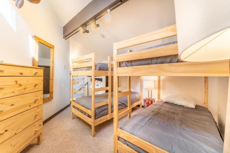3 Bedrooms Apartment