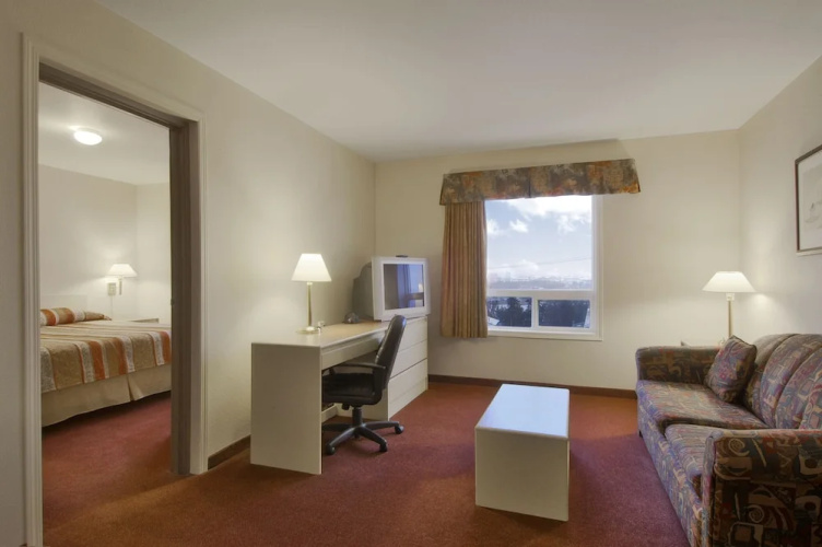 Super 8 Yellowknife