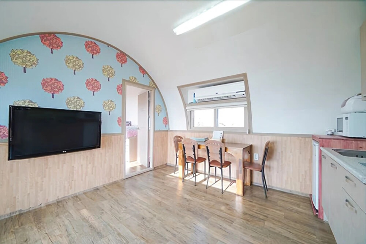 Yeosu Tirol Pension