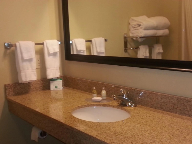 Cobblestone Inn & Suites - Bloomfield