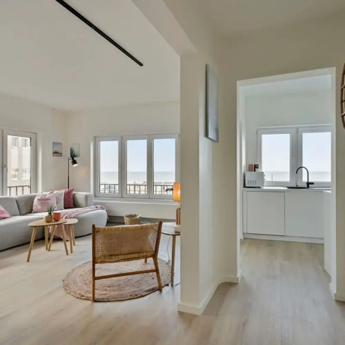Stylishly Refurbished Apartment With sea View