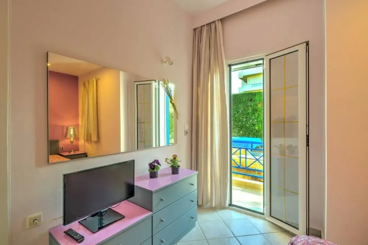 Bbq, Balcony, 42mbps, King, Backyard, Full Kitchen-1