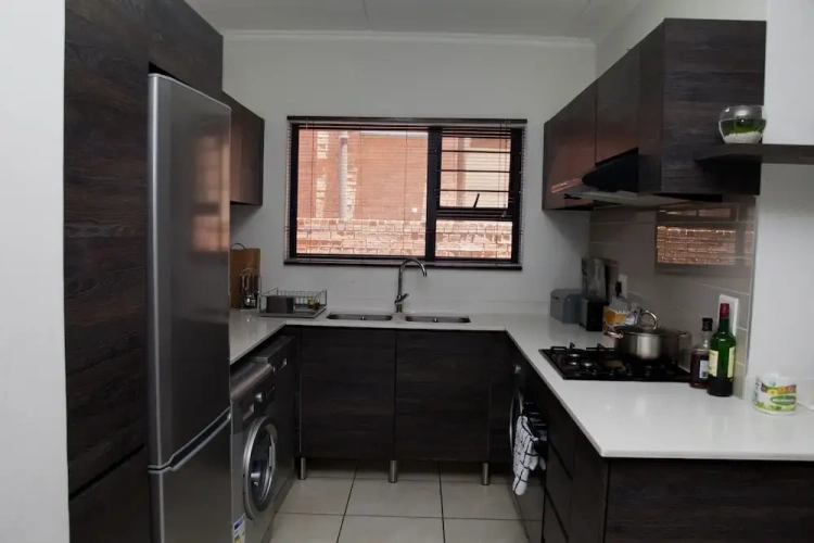 3 Bedrooms Apartment