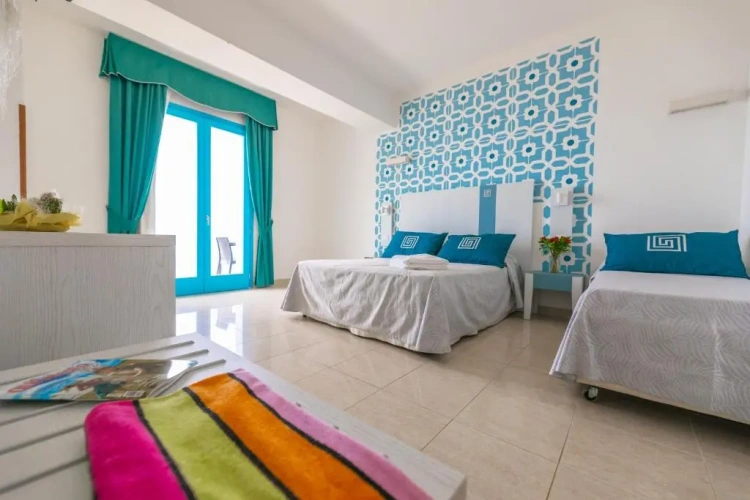 Standard Triple room