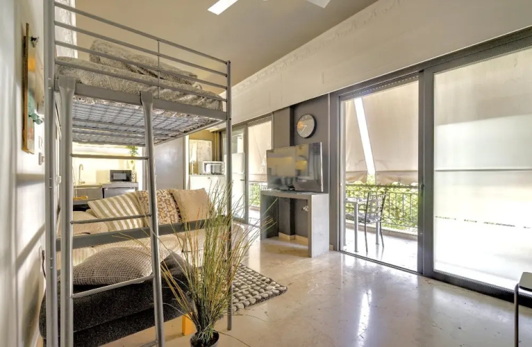 Impeccable 3-bed Apartment in Athens