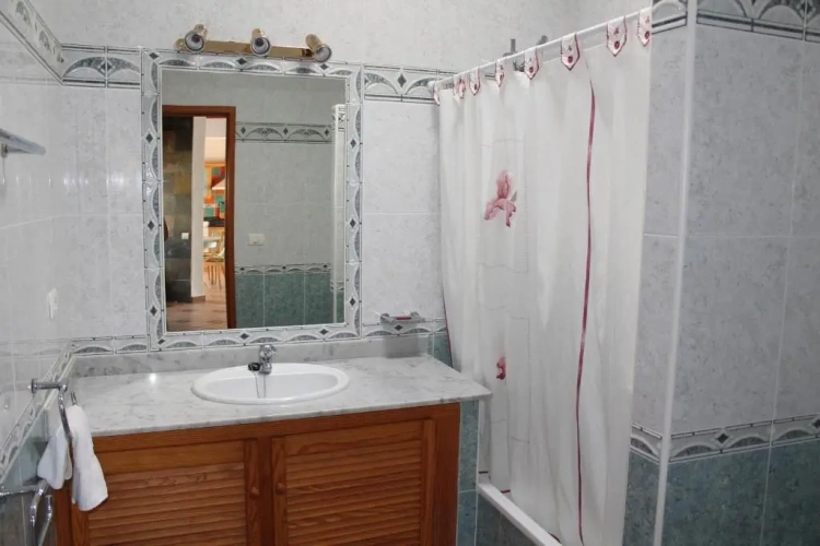2 Bedrooms Cottage