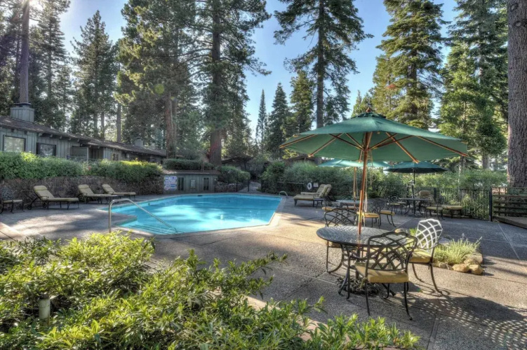 Waters Edge Oasis Shared Pool & Pier Access