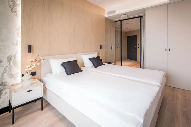 2 Bedrooms Apartment with lake view