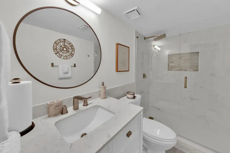 Dolphin Point #401c