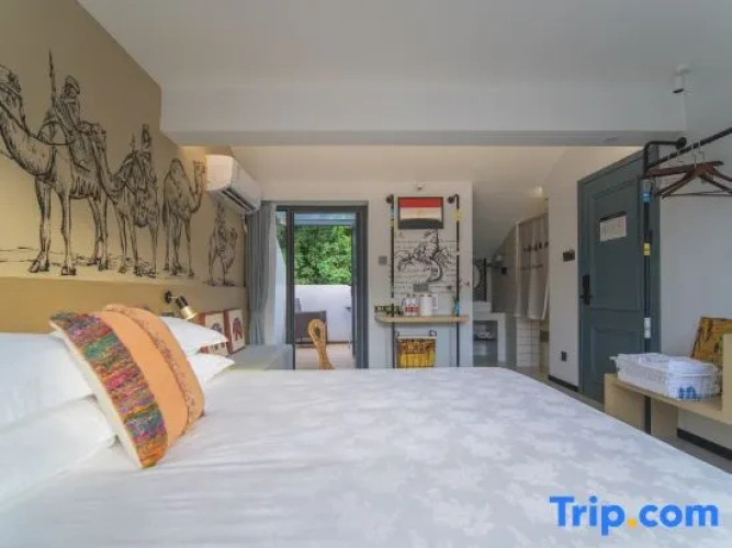 Standard Quadruple room with balcony and with land view